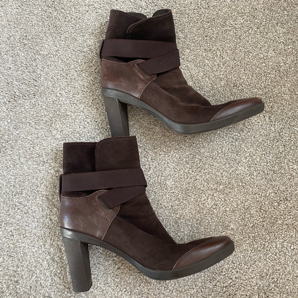 Chocolate brown suede HOGAN heel boots.